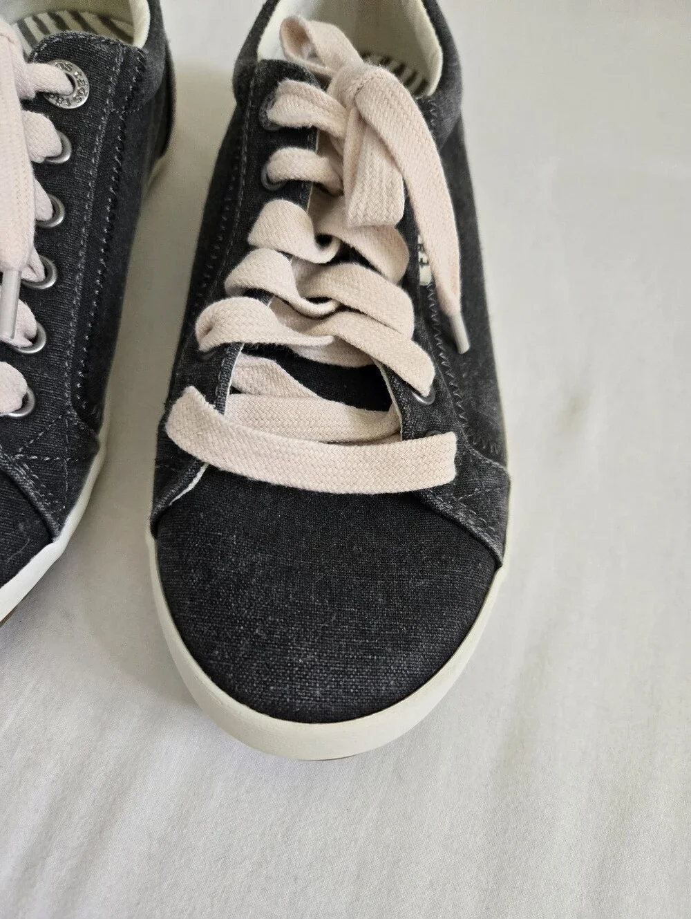 Taos Star Sneakers Charcoal Wash Gray Canvas Comfort Arch Support Size 7